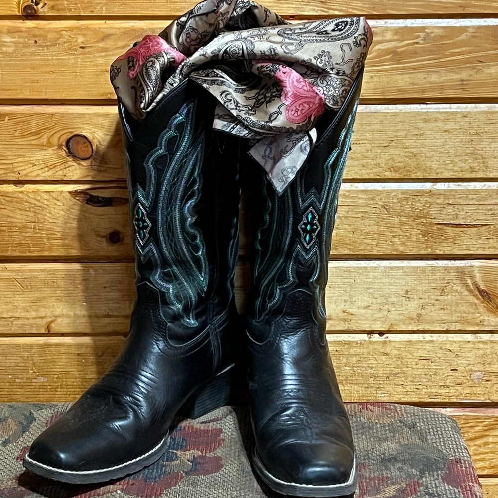 Like new Justin Ladies Cowboy Boots
